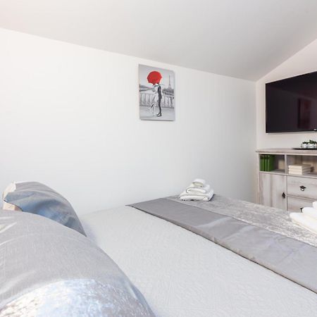 Apartments Cro Adria Stay Medulin Exterior foto